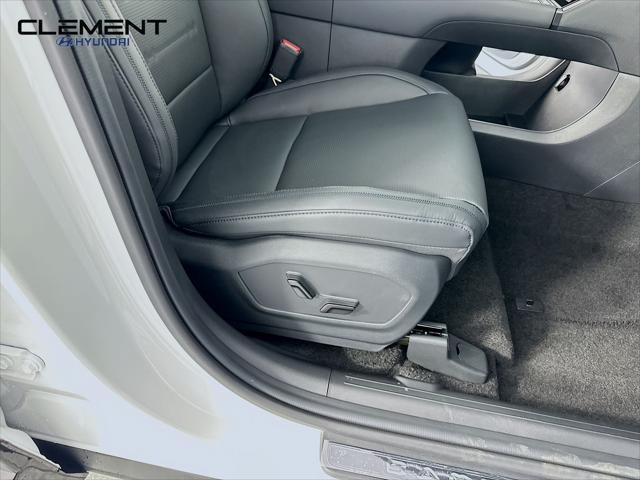 Hyundai Santa Fe Hybrid Vehicle Full-screen Gallery Image 30