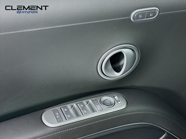 Hyundai Palisade Hybrid Vehicle Full-screen Gallery Image 24