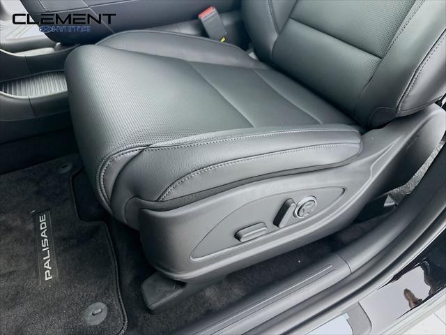Hyundai Palisade Hybrid Vehicle Full-screen Gallery Image 26