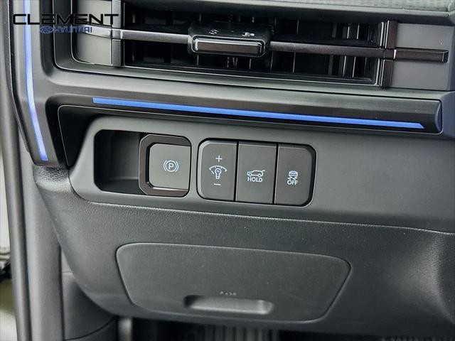 Hyundai Santa Fe Hybrid Vehicle Full-screen Gallery Image 12