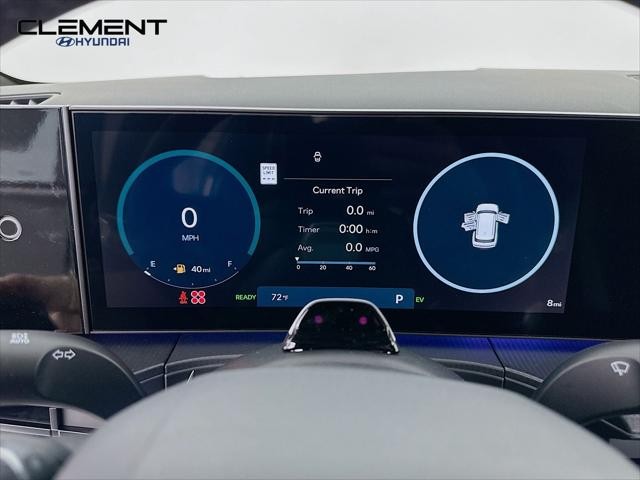 Hyundai Santa Fe Hybrid Vehicle Full-screen Gallery Image 16