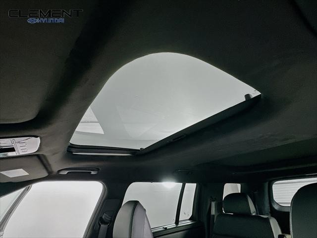 Hyundai Santa Fe Hybrid Vehicle Full-screen Gallery Image 22