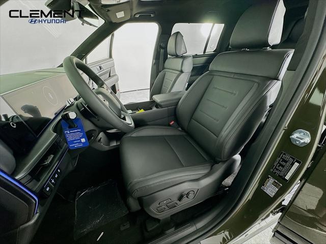 Hyundai Santa Fe Hybrid Vehicle Full-screen Gallery Image 27