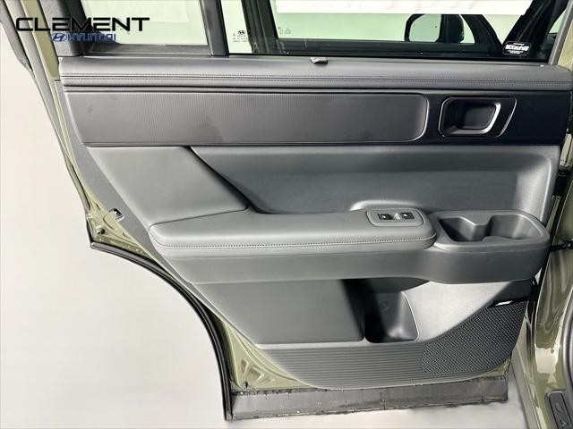 Hyundai Santa Fe Hybrid Vehicle Full-screen Gallery Image 28