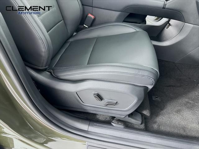 Hyundai Santa Fe Hybrid Vehicle Full-screen Gallery Image 30