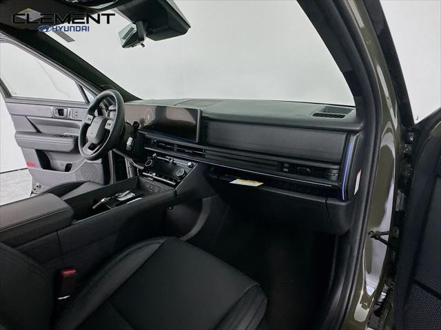 Hyundai Santa Fe Hybrid Vehicle Full-screen Gallery Image 31