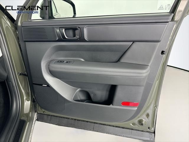 Hyundai Santa Fe Hybrid Vehicle Full-screen Gallery Image 32