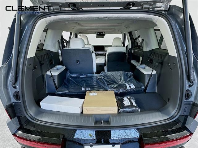 Hyundai Santa Fe Hybrid Vehicle Full-screen Gallery Image 9