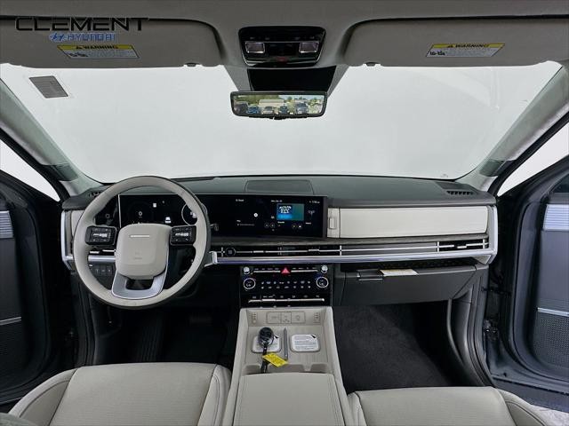 Hyundai Santa Fe Hybrid Vehicle Full-screen Gallery Image 11