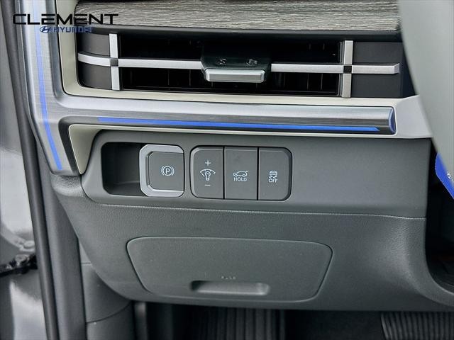 Hyundai Santa Fe Hybrid Vehicle Full-screen Gallery Image 12