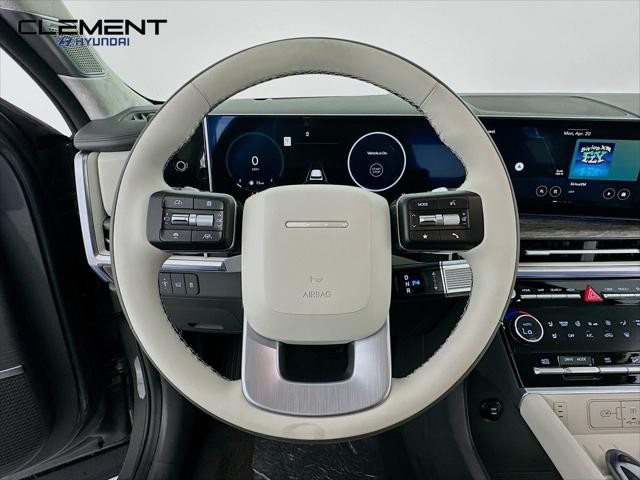 Hyundai Santa Fe Hybrid Vehicle Full-screen Gallery Image 13