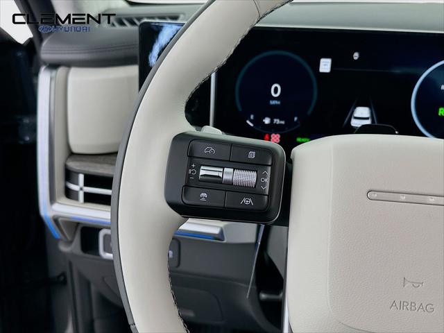 Hyundai Santa Fe Hybrid Vehicle Full-screen Gallery Image 14