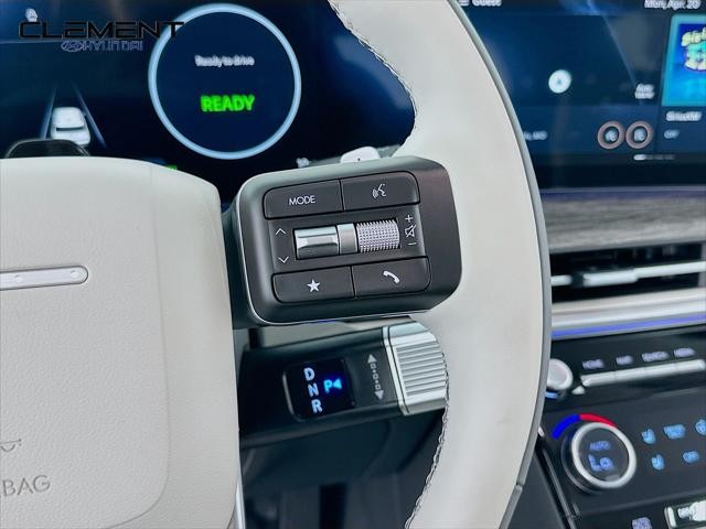 Hyundai Santa Fe Hybrid Vehicle Full-screen Gallery Image 15