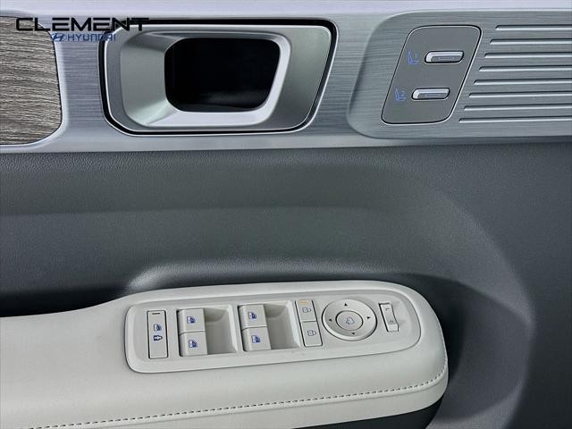 Hyundai Santa Fe Hybrid Vehicle Full-screen Gallery Image 24