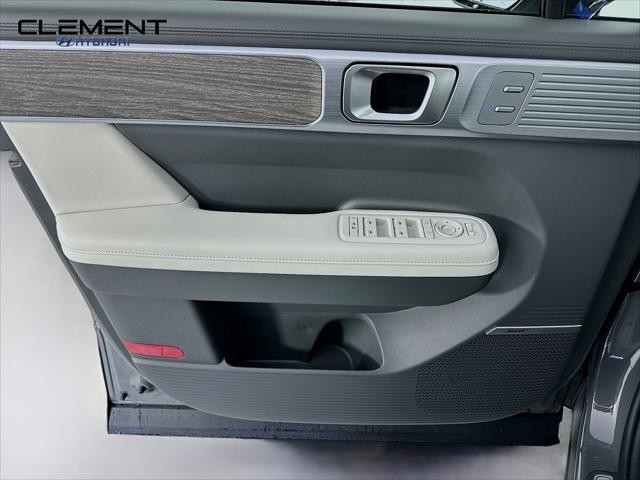 Hyundai Santa Fe Hybrid Vehicle Full-screen Gallery Image 25