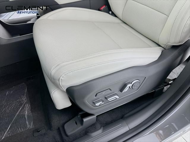 Hyundai Santa Fe Hybrid Vehicle Full-screen Gallery Image 26