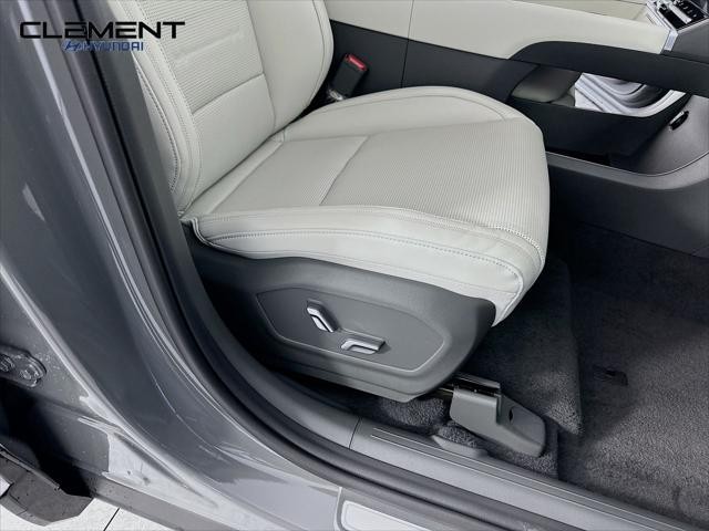 Hyundai Santa Fe Hybrid Vehicle Full-screen Gallery Image 30