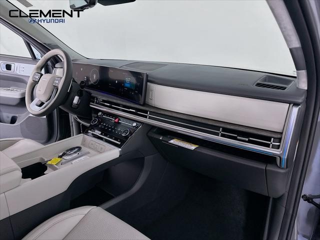 Hyundai Santa Fe Hybrid Vehicle Full-screen Gallery Image 31
