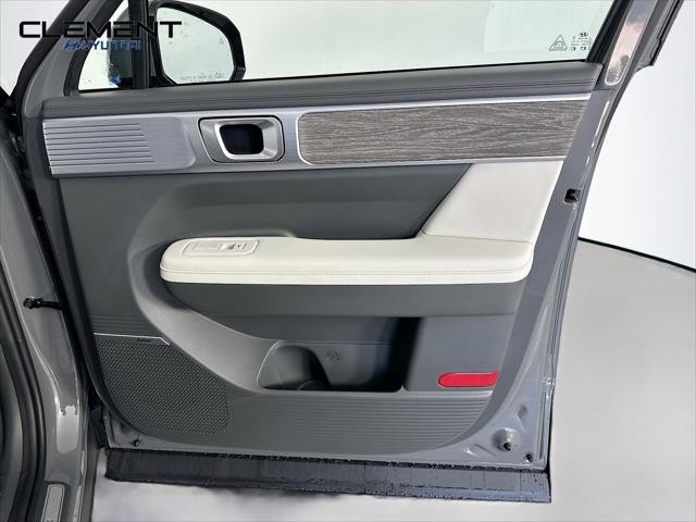 Hyundai Santa Fe Hybrid Vehicle Full-screen Gallery Image 32