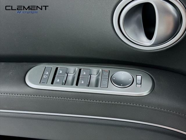 Hyundai Palisade Hybrid Vehicle Full-screen Gallery Image 22