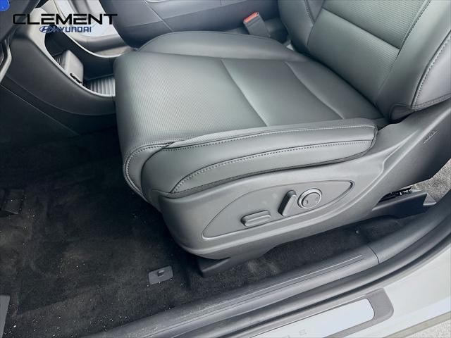 Hyundai Palisade Hybrid Vehicle Full-screen Gallery Image 24