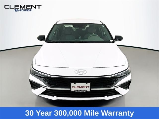 Hyundai Elantra Vehicle Full-screen Gallery Image 2