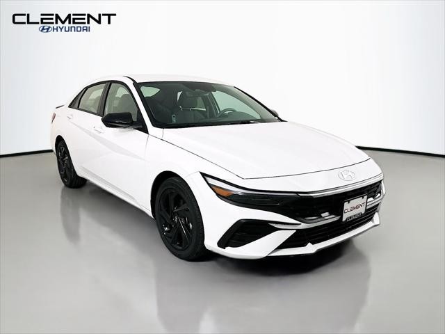 Hyundai Elantra Vehicle Full-screen Gallery Image 3