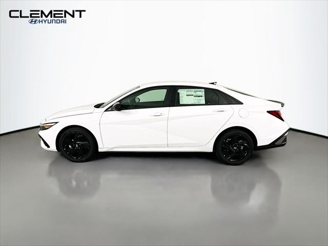 Hyundai Elantra Vehicle Full-screen Gallery Image 4