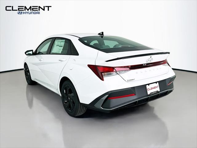 Hyundai Elantra Vehicle Full-screen Gallery Image 8