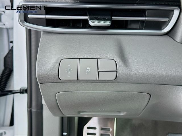 Hyundai Elantra Vehicle Full-screen Gallery Image 12