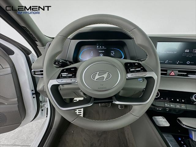 Hyundai Elantra Vehicle Full-screen Gallery Image 13