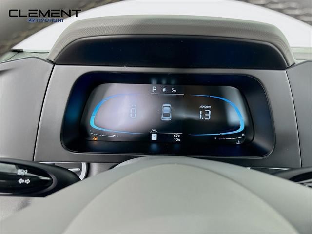 Hyundai Elantra Vehicle Full-screen Gallery Image 16