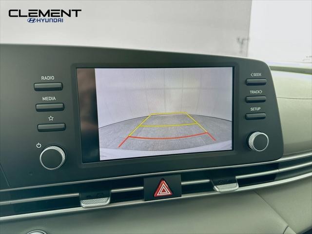 Hyundai Elantra Vehicle Full-screen Gallery Image 18