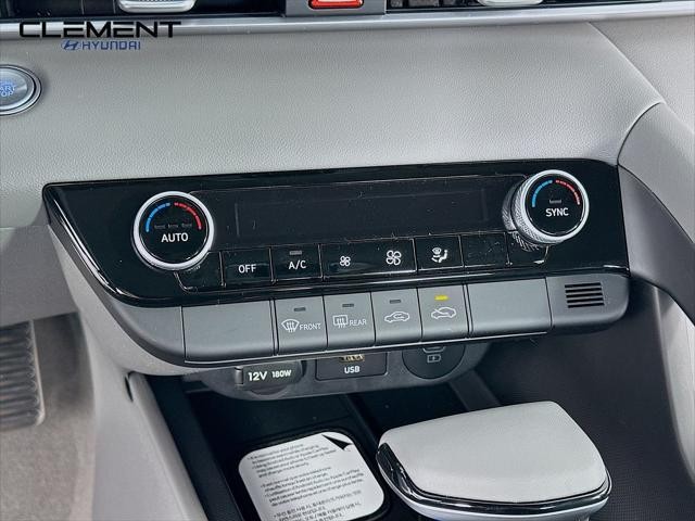 Hyundai Elantra Vehicle Full-screen Gallery Image 19