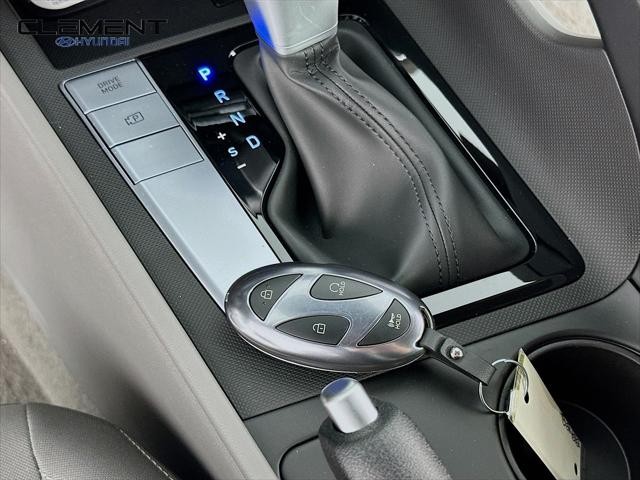 Hyundai Elantra Vehicle Full-screen Gallery Image 20