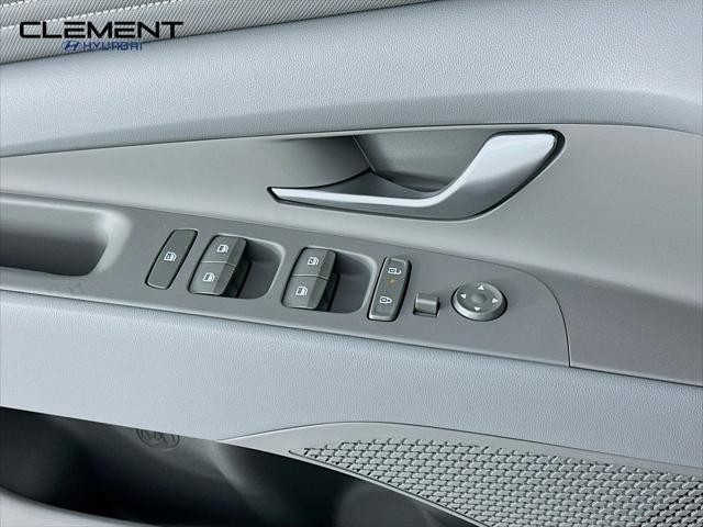 Hyundai Elantra Vehicle Full-screen Gallery Image 21