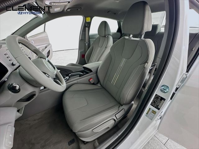 Hyundai Elantra Vehicle Full-screen Gallery Image 24