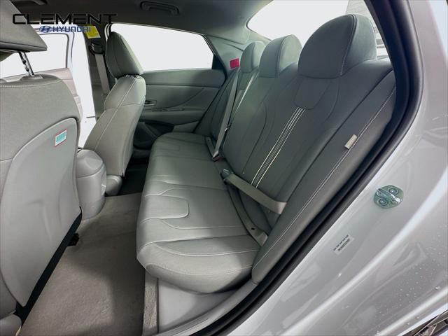 Hyundai Elantra Vehicle Full-screen Gallery Image 26