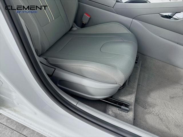 Hyundai Elantra Vehicle Full-screen Gallery Image 27