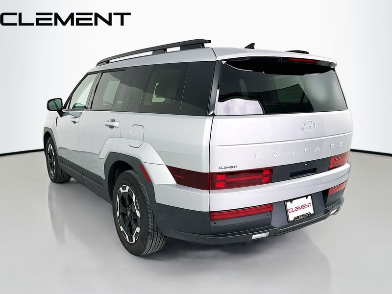 Hyundai Santa Fe Vehicle Full-screen Gallery Image 10