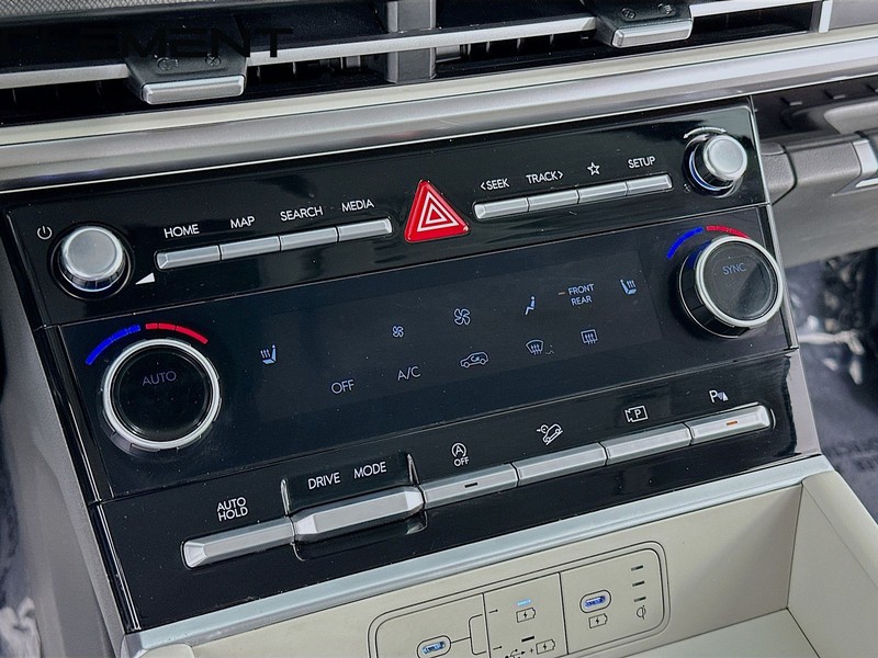 Hyundai Santa Fe Vehicle Full-screen Gallery Image 22