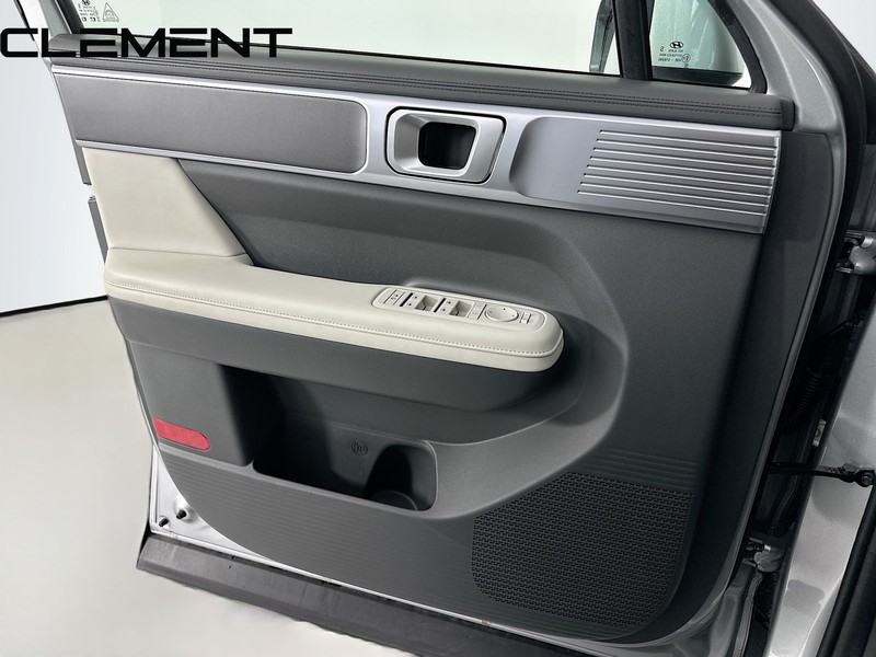 Hyundai Santa Fe Vehicle Full-screen Gallery Image 27