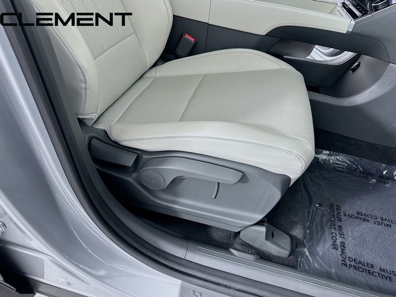 Hyundai Santa Fe Vehicle Full-screen Gallery Image 34