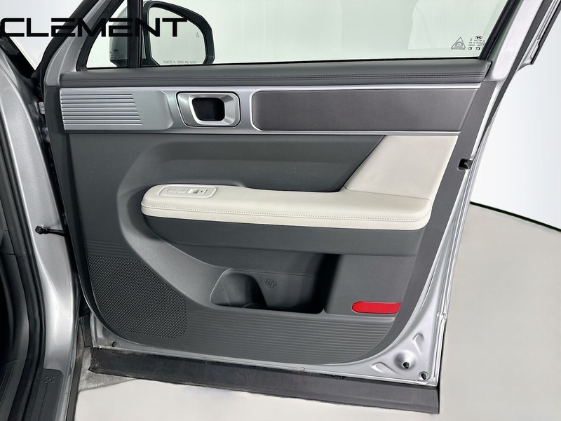 Hyundai Santa Fe Vehicle Full-screen Gallery Image 36