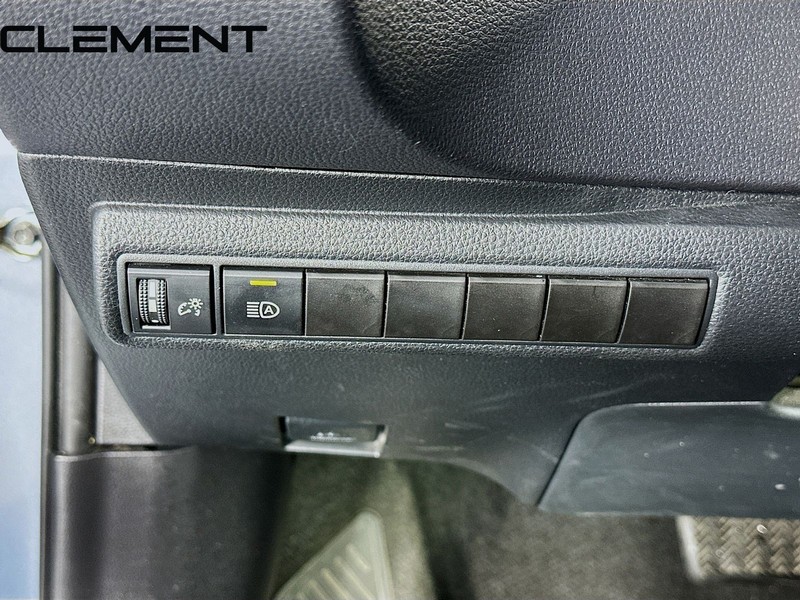 Toyota Corolla Vehicle Full-screen Gallery Image 13