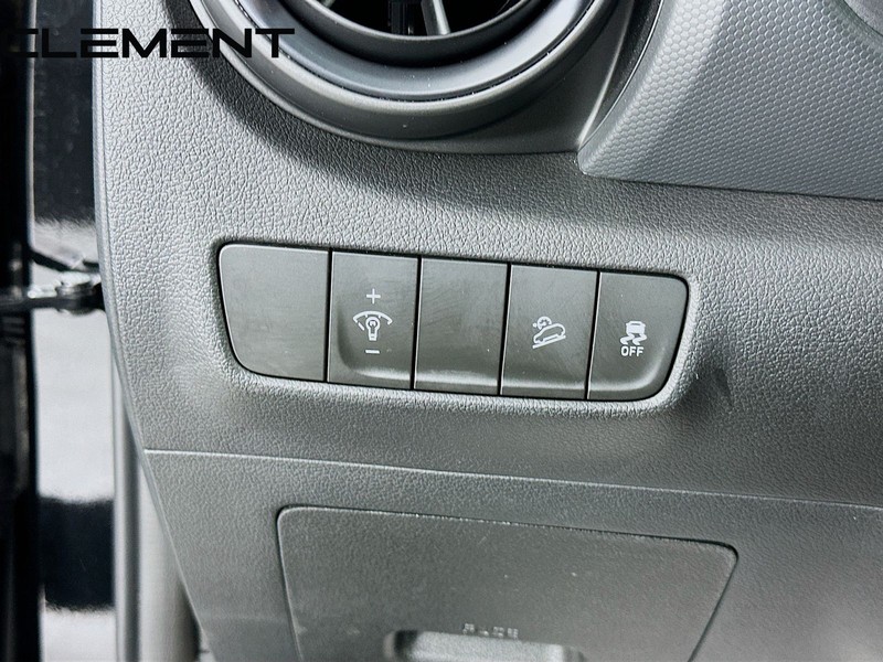 Hyundai Kona Vehicle Full-screen Gallery Image 13