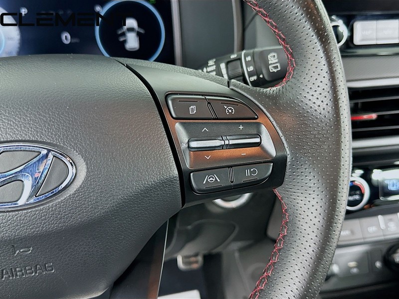 Hyundai Kona Vehicle Full-screen Gallery Image 17