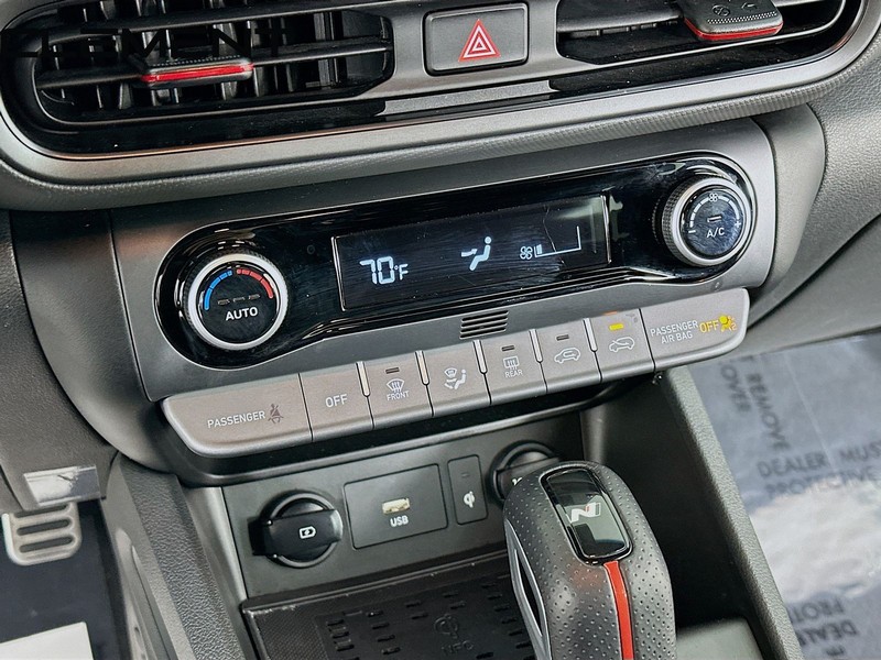 Hyundai Kona Vehicle Full-screen Gallery Image 22