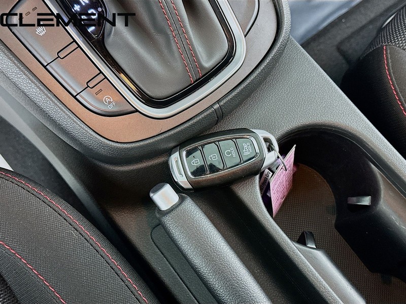 Hyundai Kona Vehicle Full-screen Gallery Image 24
