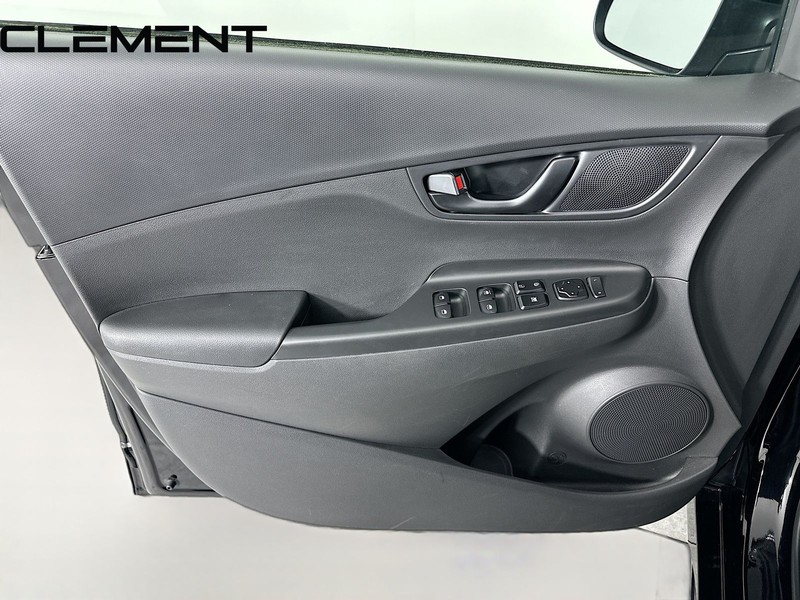 Hyundai Kona Vehicle Full-screen Gallery Image 28